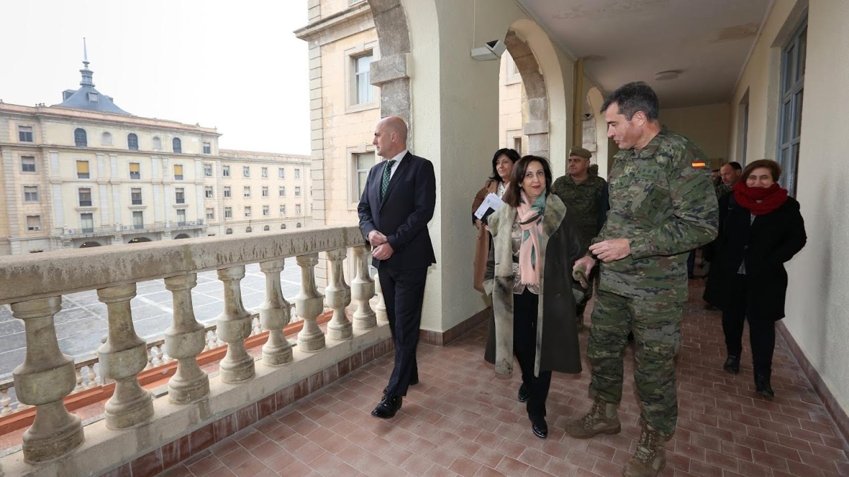 La ministra Margarita Robles en una imagen de archivo visitando la Academia de Infantería de Toledo. Foto: Óscar Huertas