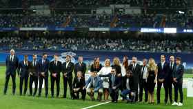Familiares de Lorenzo Sanz y leyendas del Real Madrid en el homenaje al expresidente