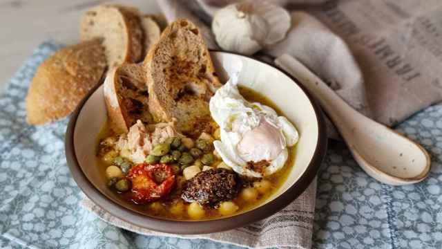 Sopa de garbanzos y huevo tunecina, receta de Lablabi