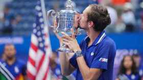 Medvedev con el trofeo del US Open