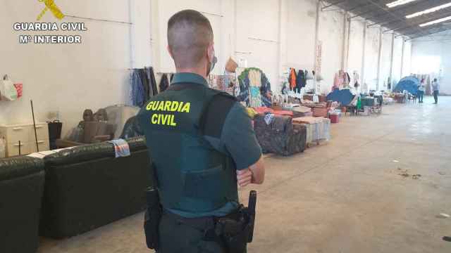 La Guardia Civil rescata de una nave toledana a 25 trabajadores que vivían en penosas condiciones