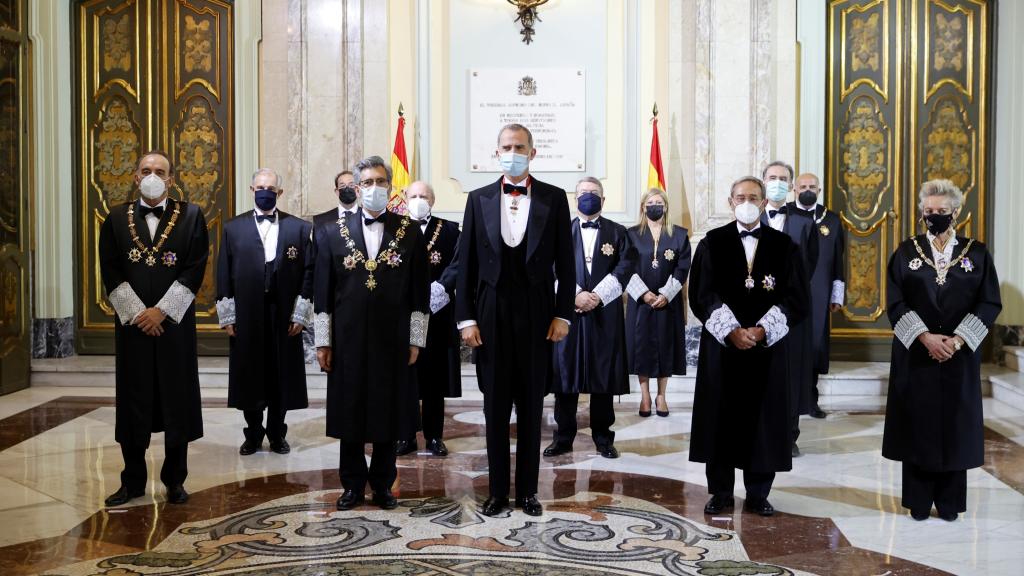 Felipe VI, recibido por Carlos Lesmes antes del acto de apertura del Año Judicial.