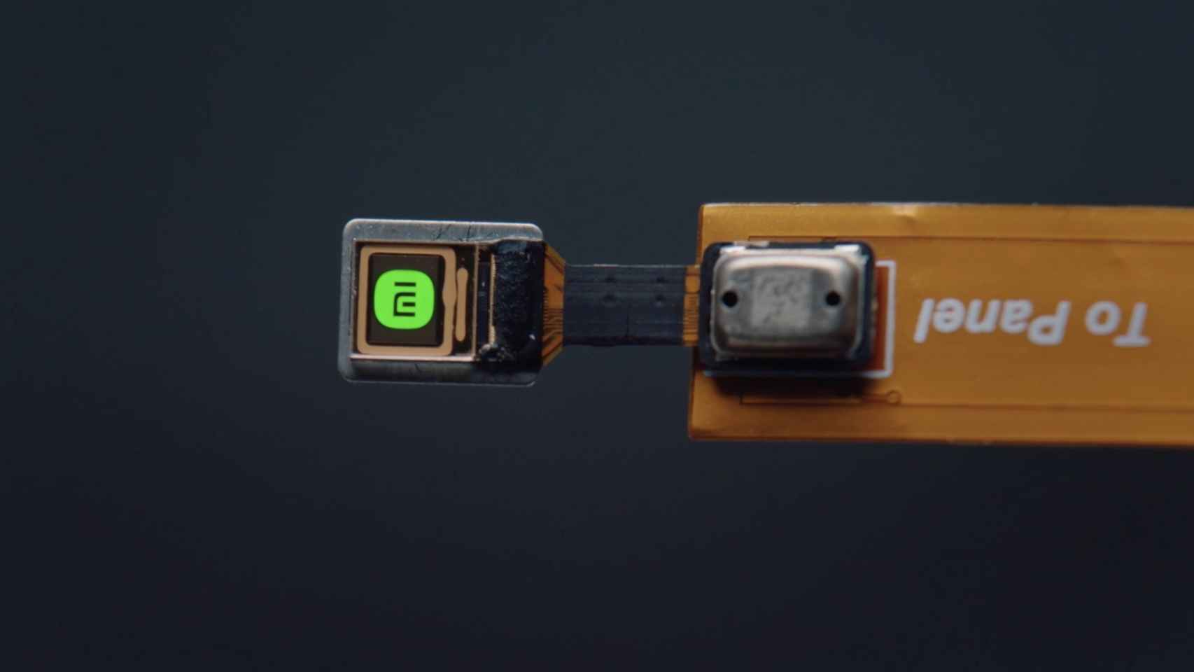 El chip que integra la pantalla en la patilla