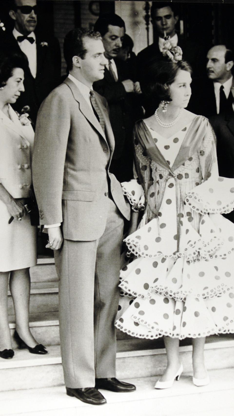 La reina Sofía vestida en el hotel Alfonso XII de Sevilla vestida de Lina.