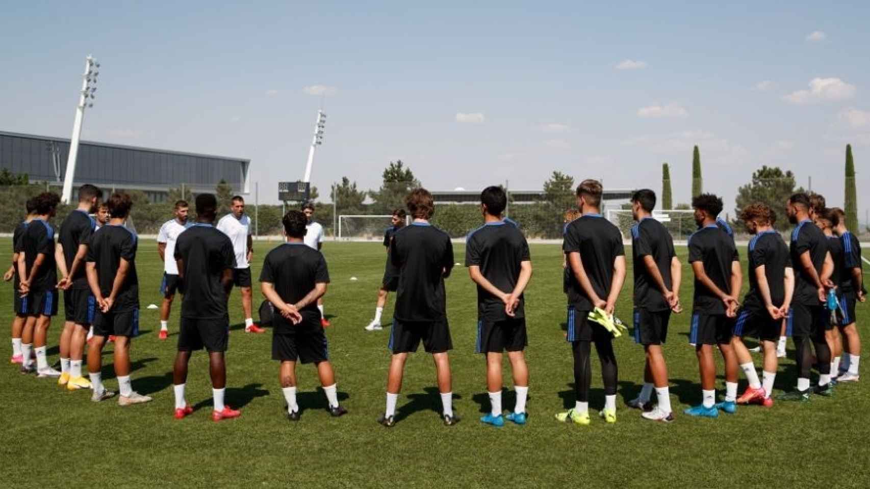 Los jugadores del Juvenil A del Real Madrid en la temporada 2021/2022, en un entrenamiento