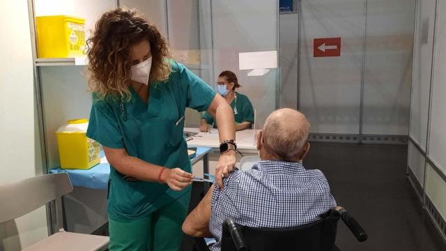 Imagen de un centro de vacunación en Alicante.