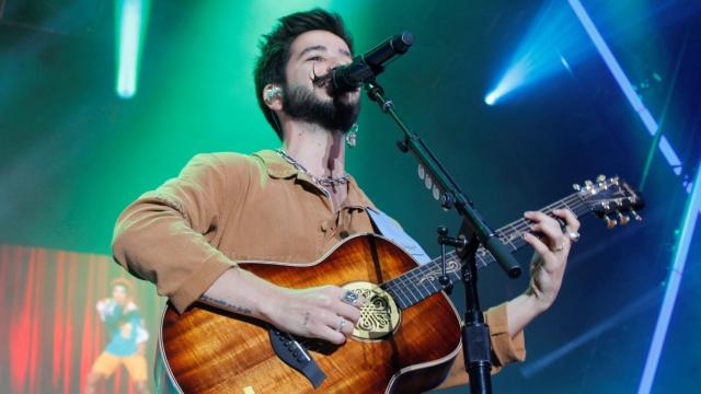 Camilo en un momento del concierto en Salamanca