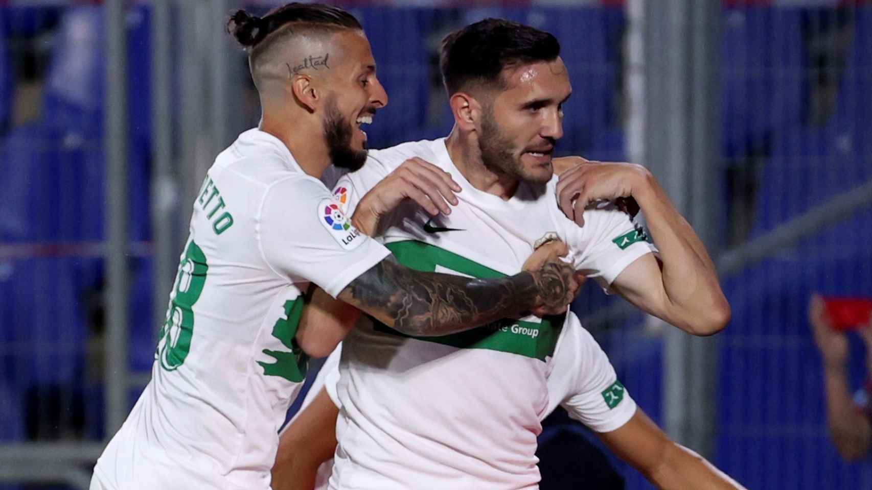 Lucas Pérez celebra un gol con el Elche