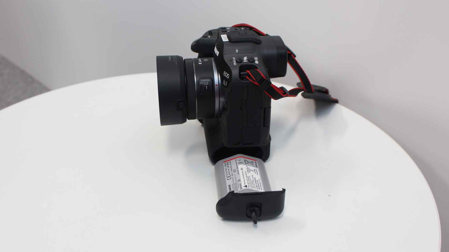 La batería de la Canon EOS R3.