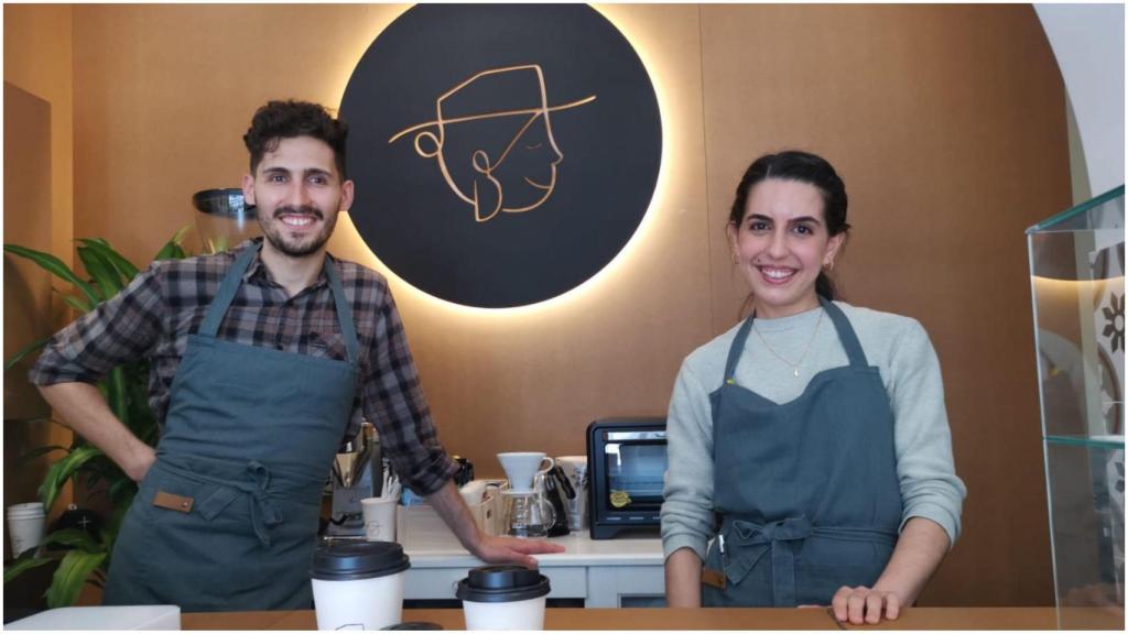 Los responsables del Café Doña Bárbara de A Coruña.