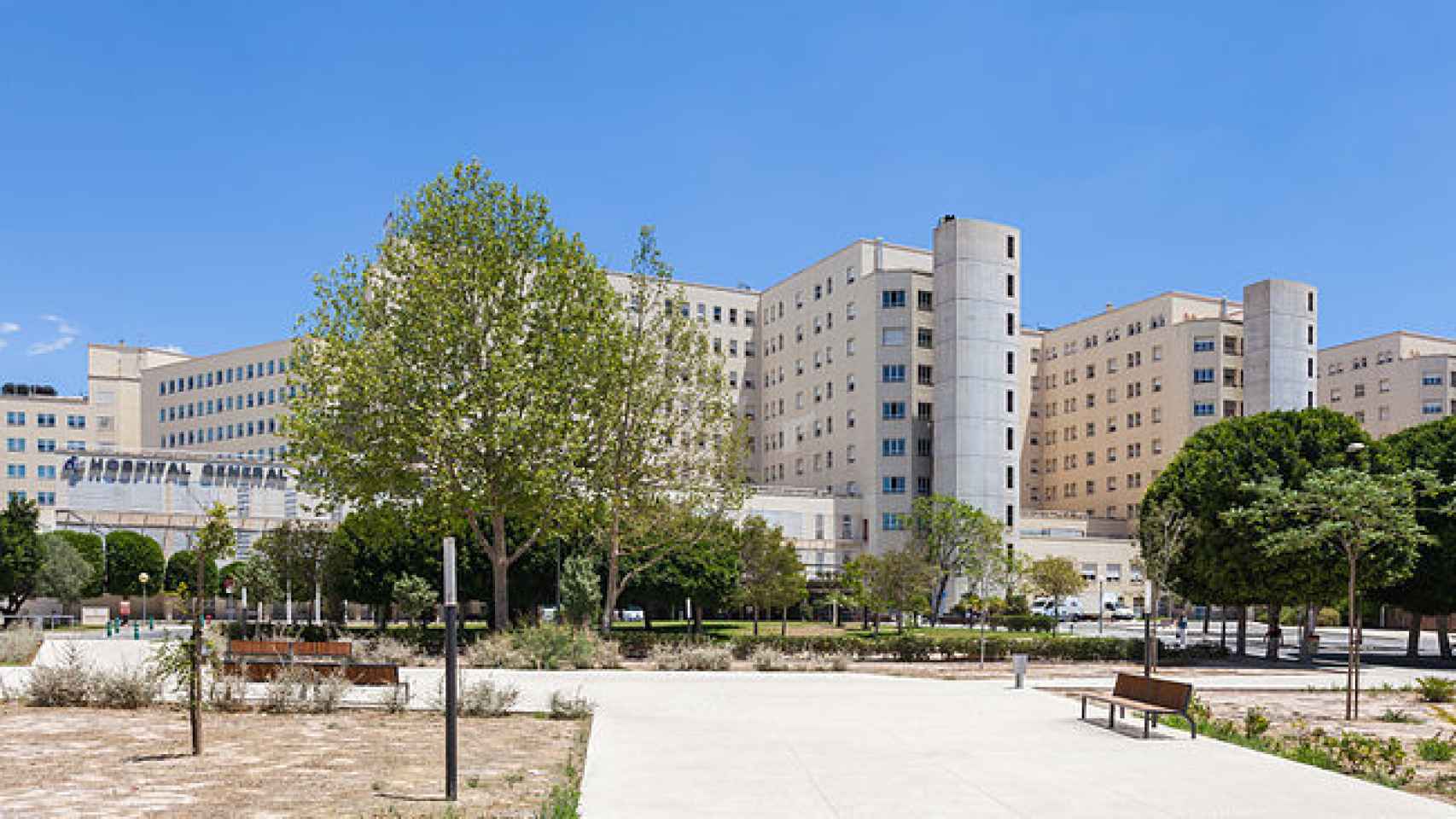 El Hospital General de Alicante donde está ingresada.