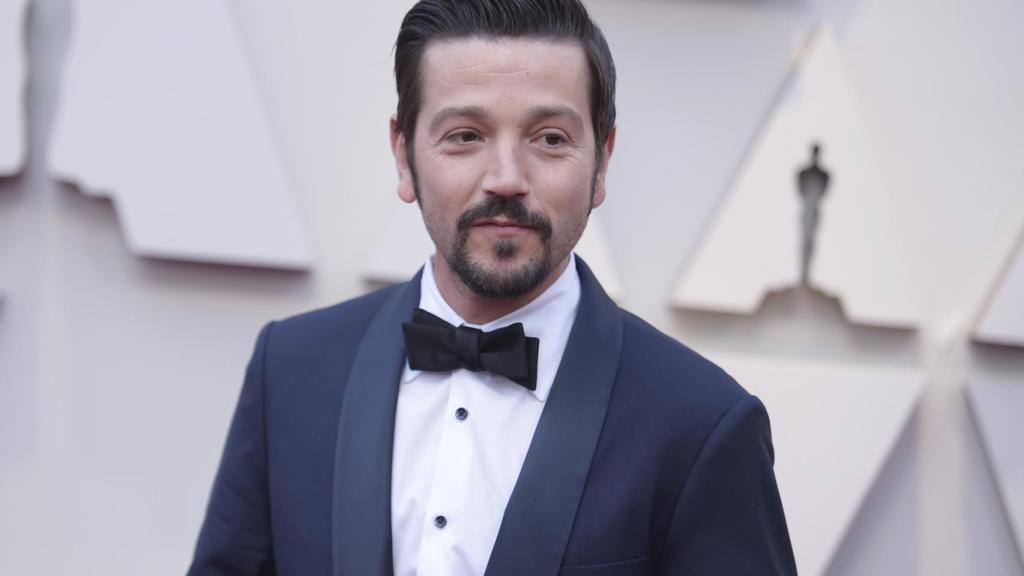 Diego Luna en una ceremonia de los Oscar.