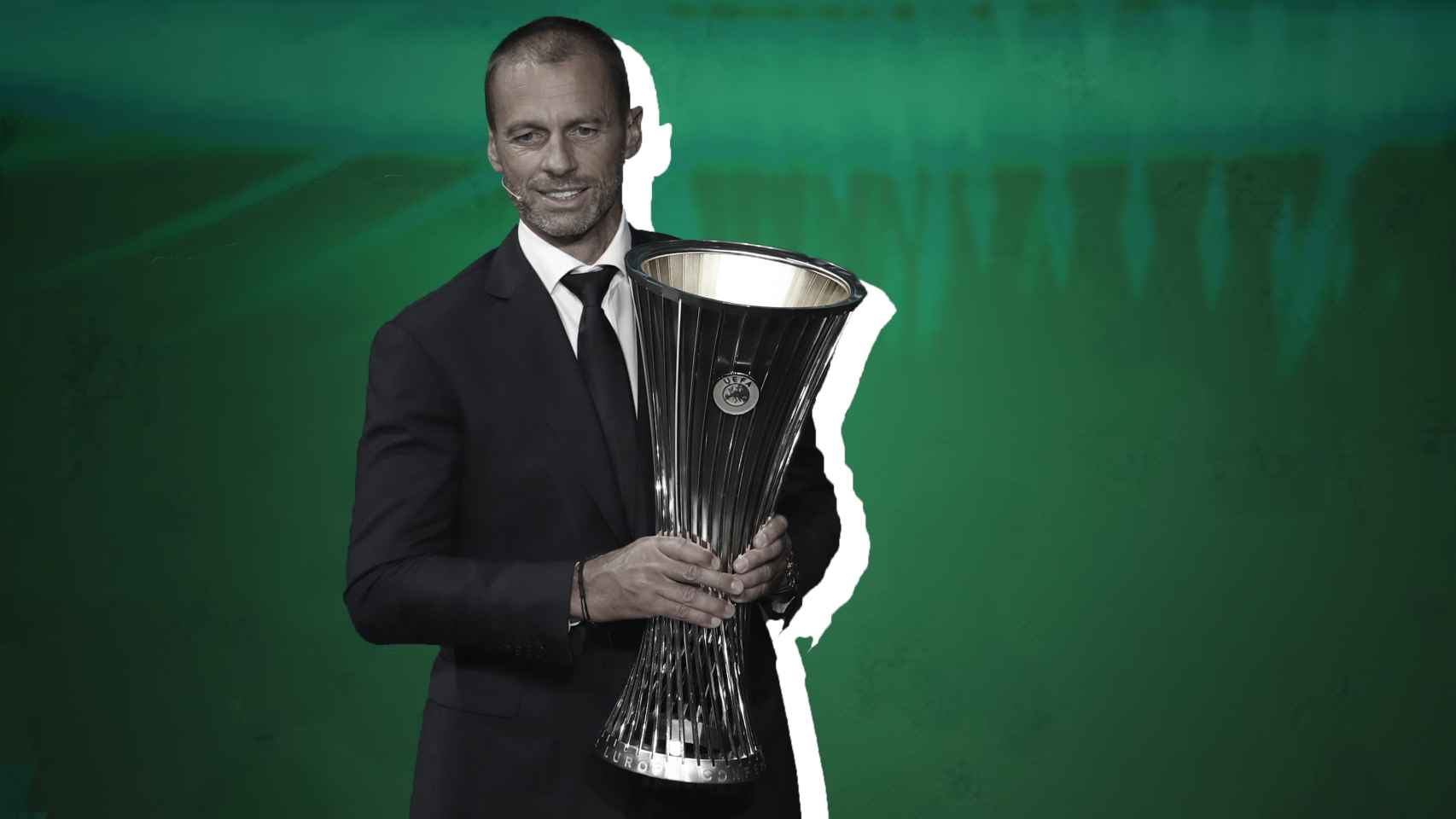 Ceferin, con el trofeo de la UEFA Conference League