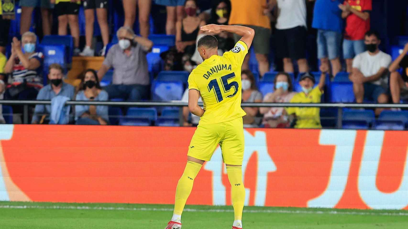 Danjuma celebra un gol con el Villarreal en la temporada 2021/2022
