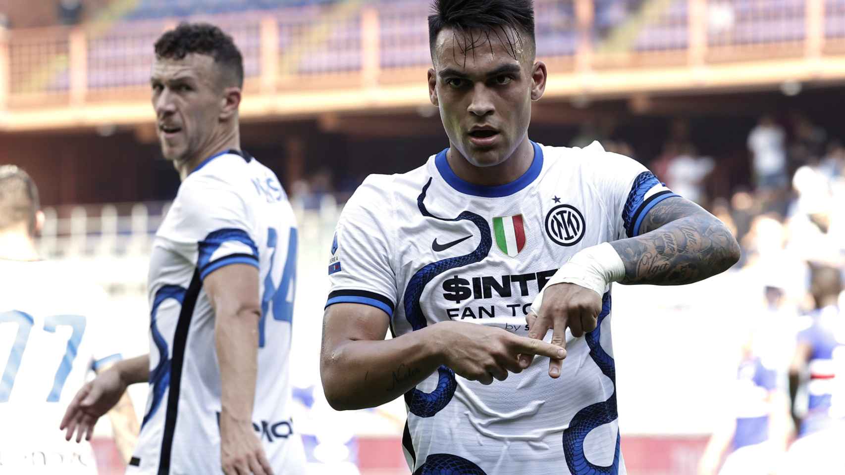 Lautaro Martínez celebra un gol con el Inter de Milán en la temporada 2021/2022