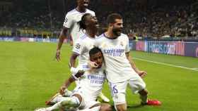 Rodrygo Goes celebra con sus compañeros su gol al Inter de Milan
