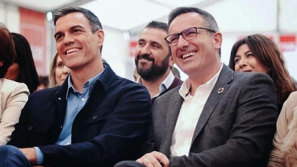 Pedro Sánchez y Diego Conesa en un mitin del PSOE en Murcia.