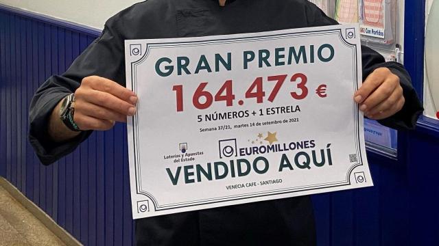 El boleto conmemorativo del premio de Euromillones.