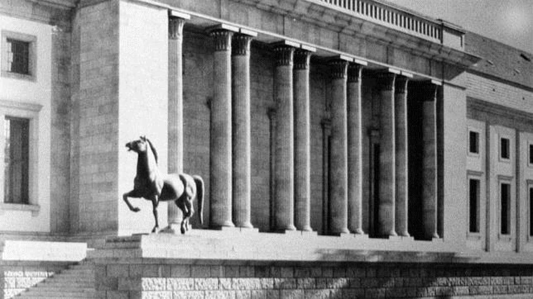 Los caballos en la escalinata de la cancillería tras su remodelación en 1939.