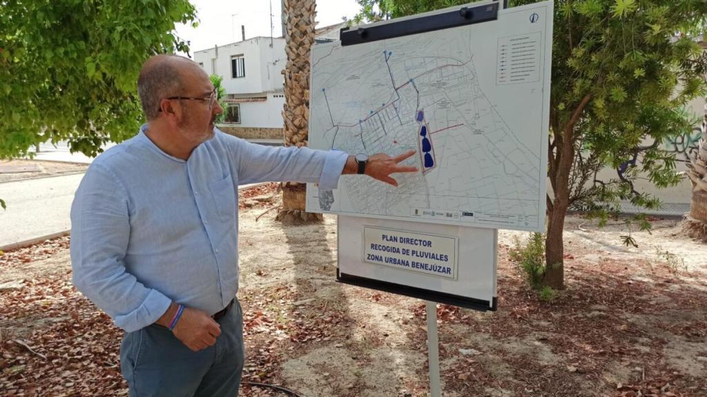 El alcalde, Miguel López, en la presentación del plan director de recogida de pluviales