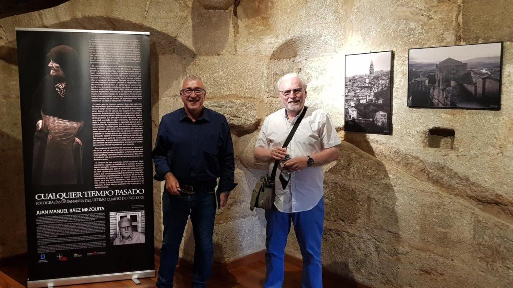 Ayto. Puebla de Sanabria. Juan Manuel Báez y José Fernández. Exposición Cualquier tiempo pasado