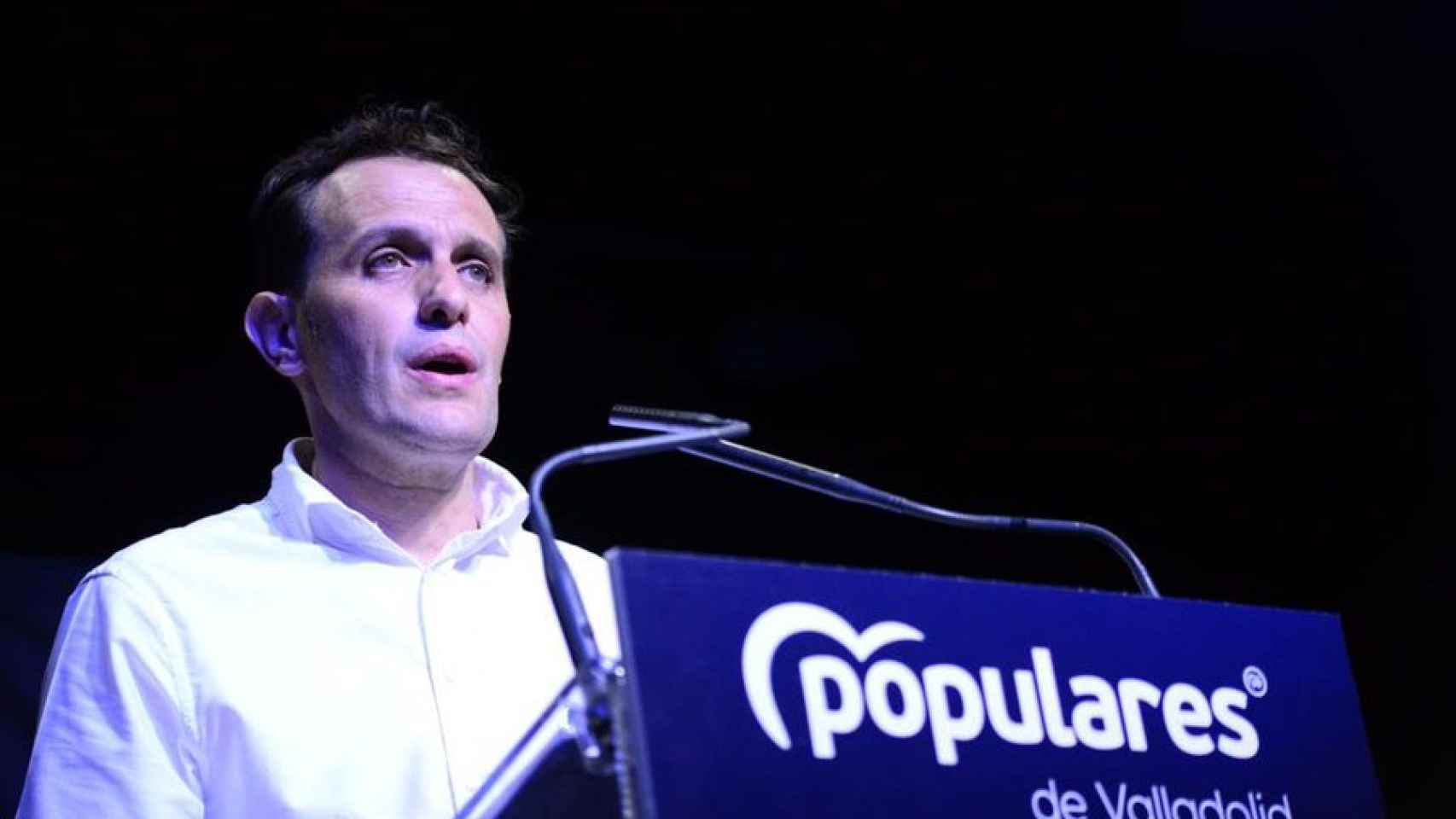 El presidente del PP en Valladolid, Conrado Íscar, durante un acto de campaña