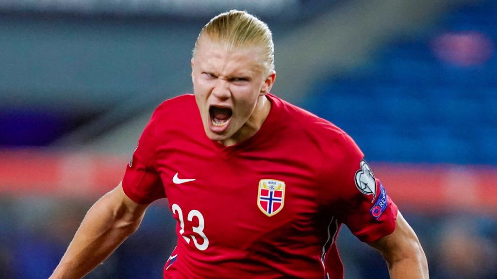 Haaland celebra un gol con Noruega