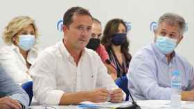 Carlos Velázquez y Pedro Casas en el comité ejecutivo del PP de Toledo celebrado el jueves pasado
