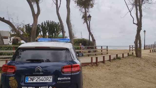 Imagen de un vehículo de la Policía Nacional en Marbella.