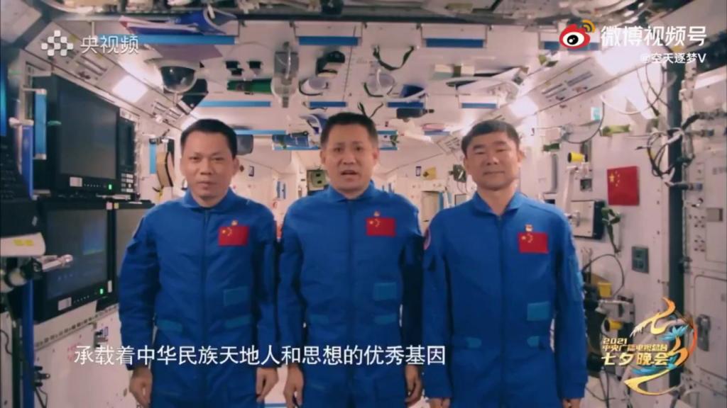 Astronautas chinos en la estación Tiangong