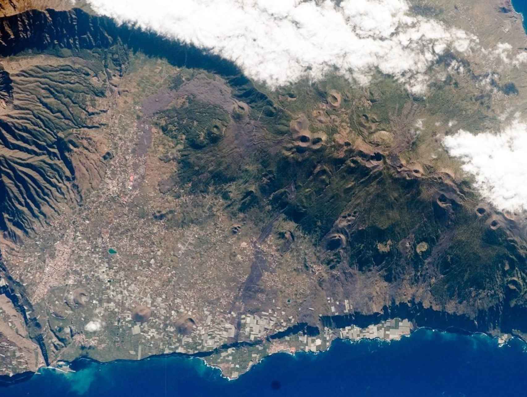 Imagen aérea de la NASA de la Cumbre Vieja de La Palma.