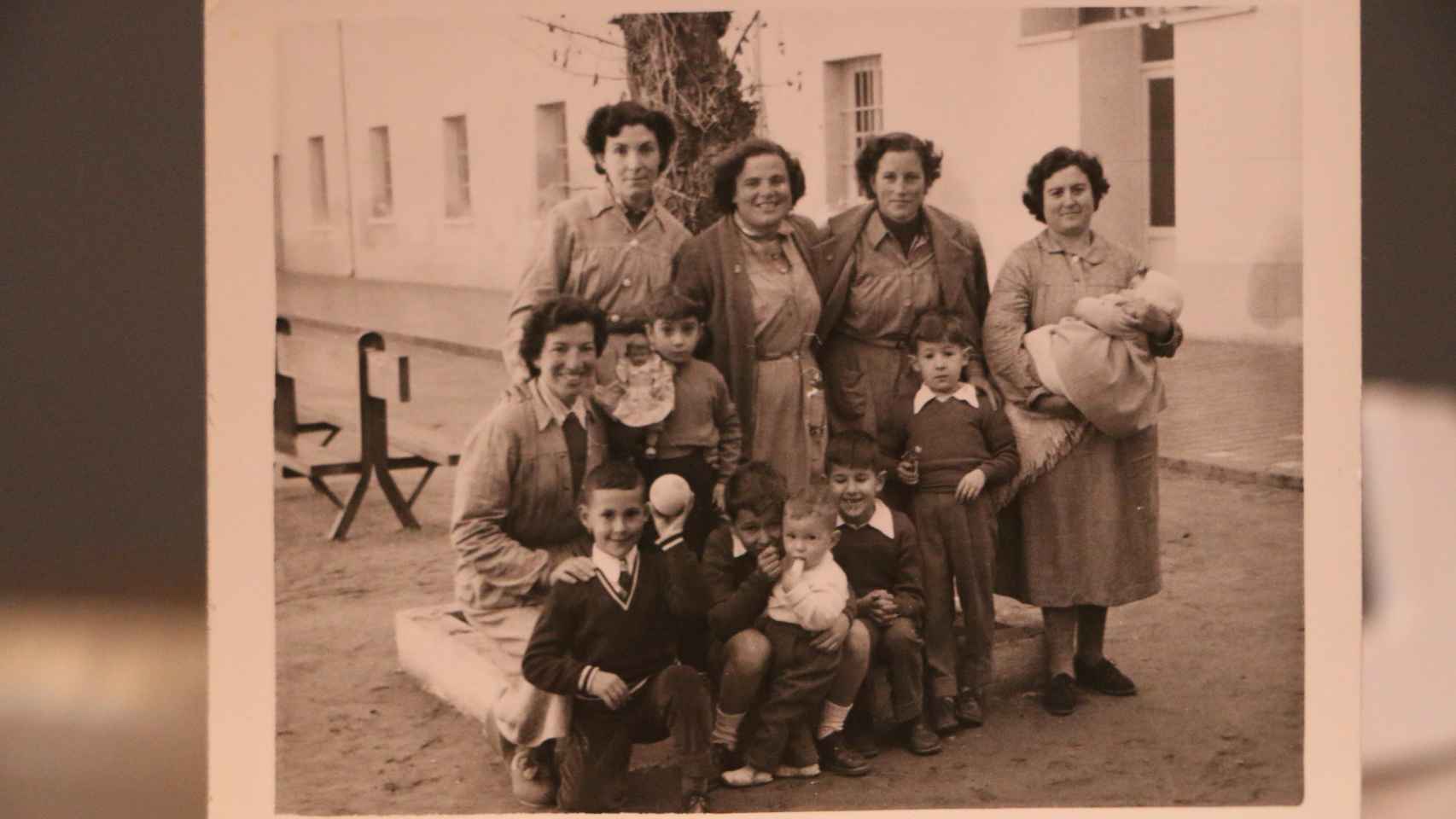 Manoli, junto a otras mujeres presas en la cárcel de Segovia en el año 1952.