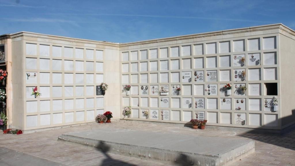 Nuevos nichos en el Cementerio Nuevo de Elche.