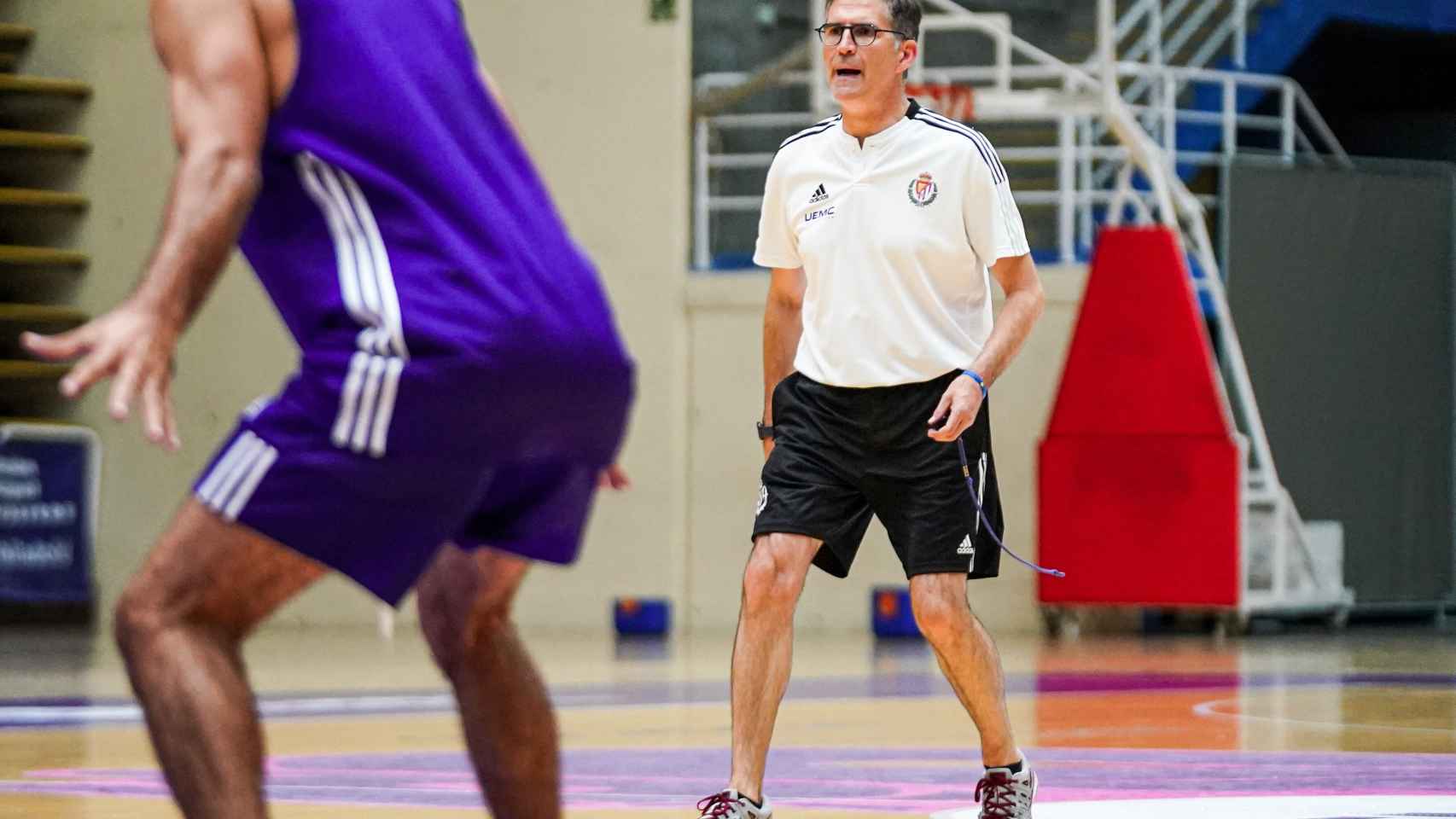 Roberto gonzalez entrenador valladolid baloncesto