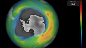 El agujero en la capa de ozono que se produce estacionalmente sobre la Antártida.
