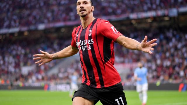 Ibrahimovic celebra su gol ante la Lazio en su regreso