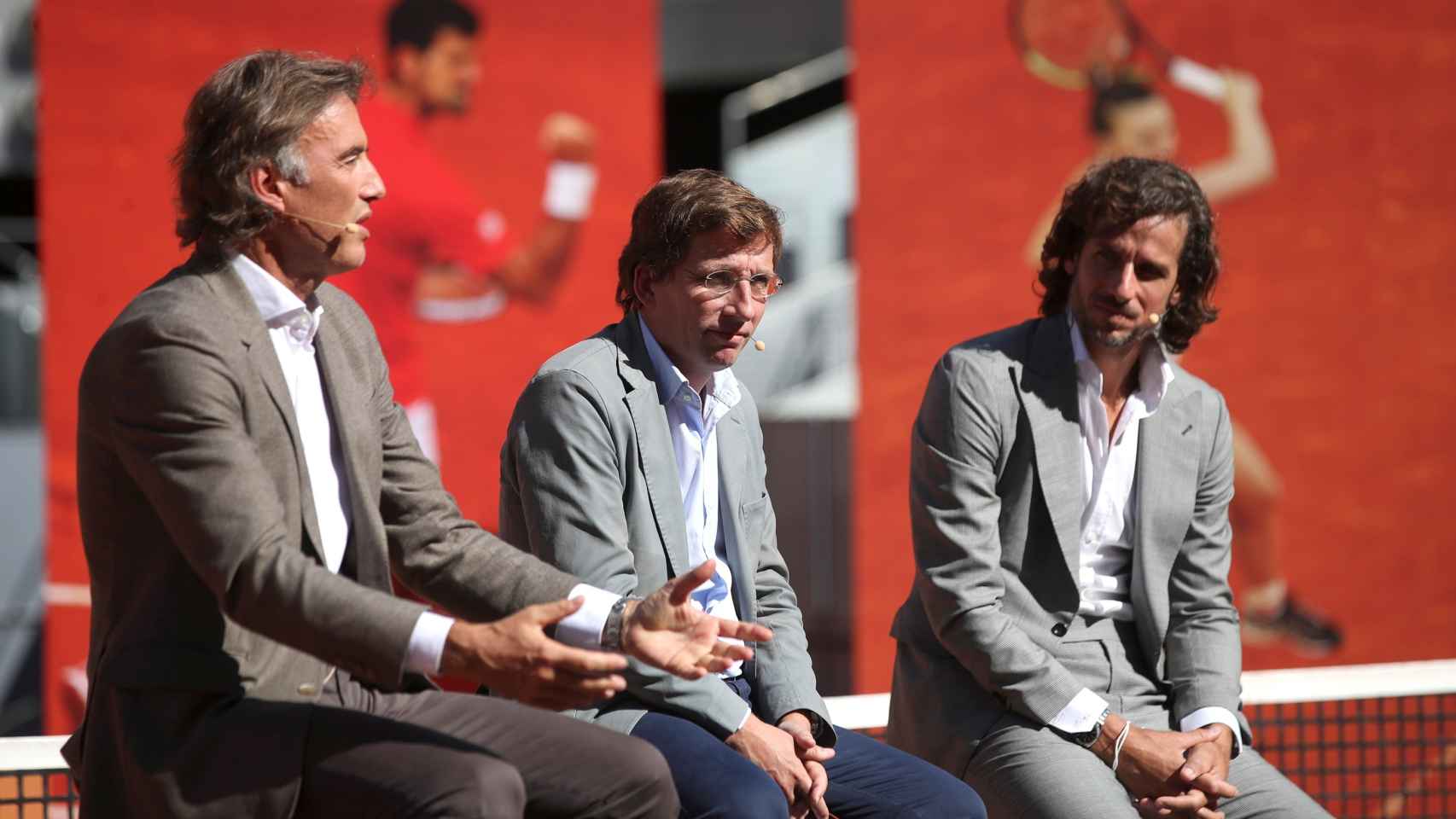 José Luis Martínez-Almeida, Feliciano López y el presidente y CEO de Madrid Trophy Promotion, Gerard Tsobinian