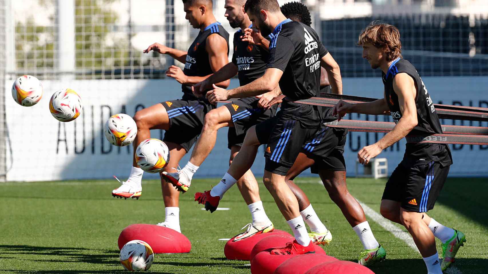 Modric realiza ejercicios en un entrenamiento del Real Madrid