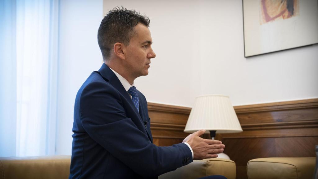 El portavoz del PSOE en el Congreso, Héctor Gómez, durante la entrevista.