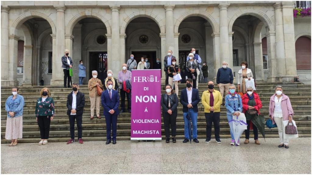 Minuto de silencio en repulsa del crimen machista de A Coruña.