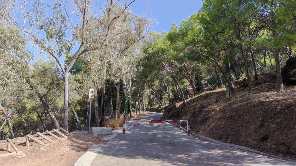 Lo mejor es que los coches no pueden pasar por el camino que enlaza el monte con calle Nuevo Mundo