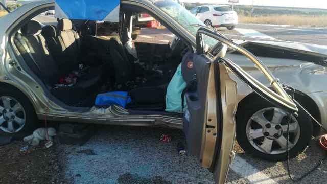 Así quedó uno de los vehículos implicados en el accidente. Foto: Twitter del Servicio Provincial de Bomberos Cuenca.