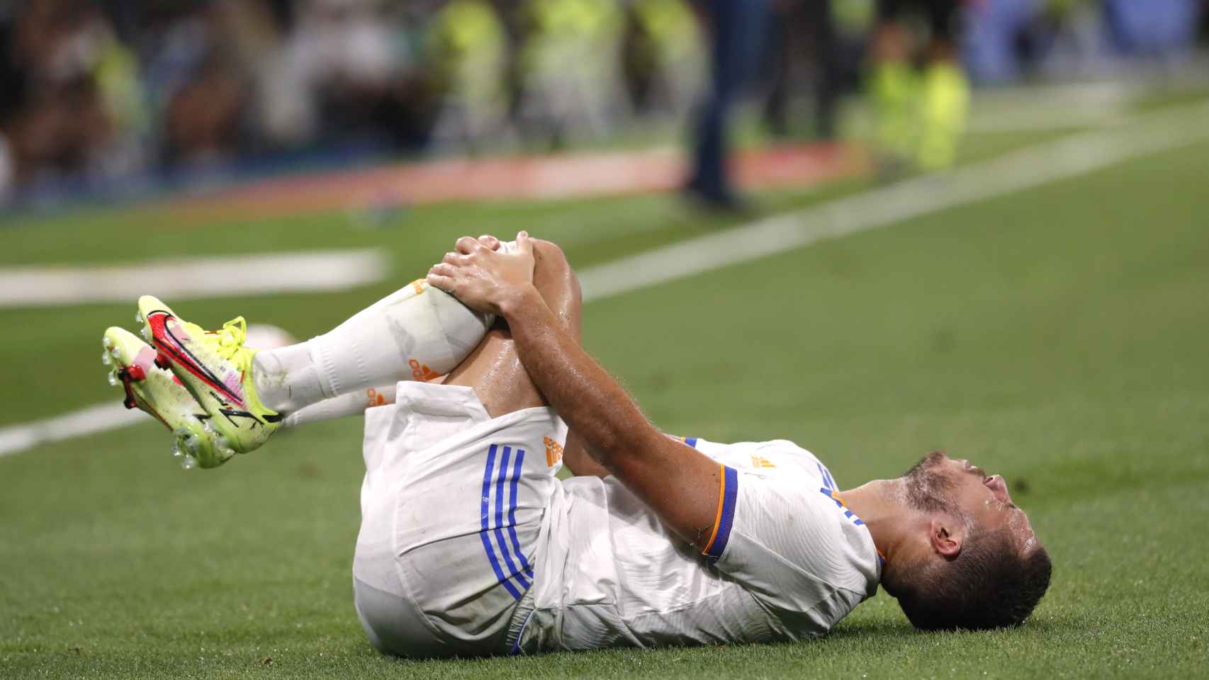 Eden Hazard, en el suelo durante el partido ante el Celta