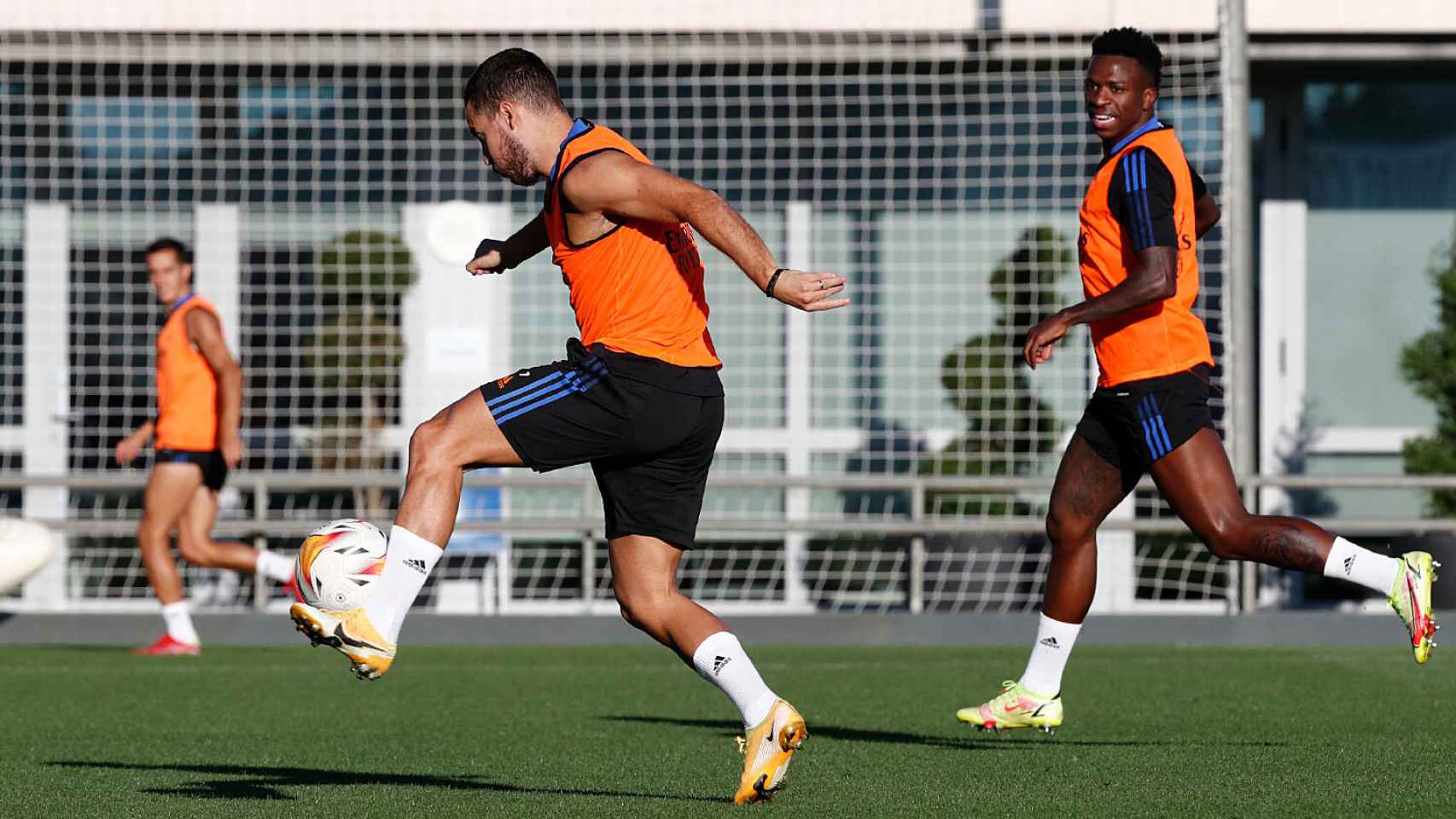 Eden Hazard y Vinicius Junior, durante un entrenamiento del Real Madrid