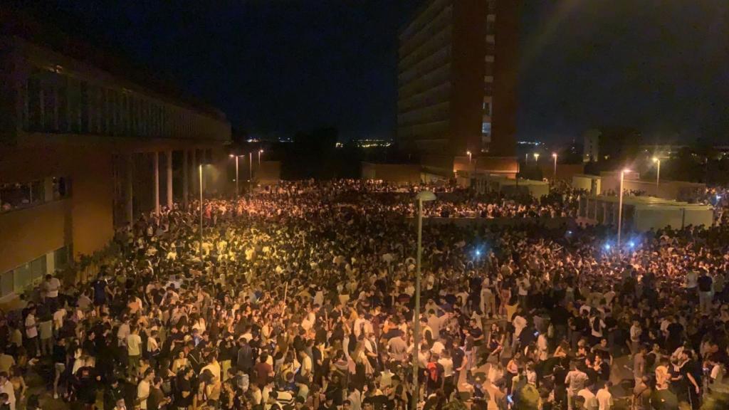 Imagen del botellón de esta madrugada en Madrid.