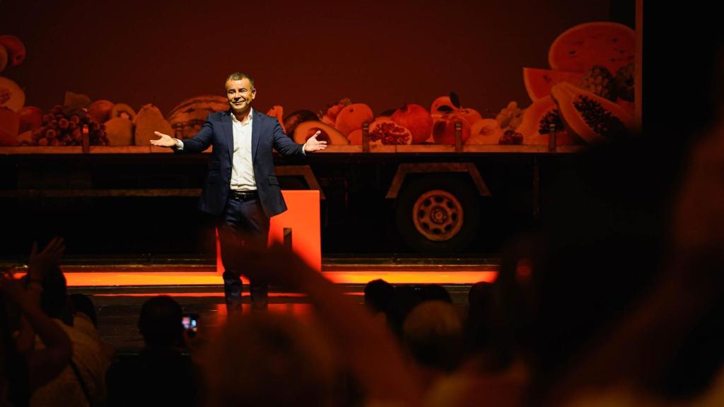 Jorge Javier Vázquez representando 'Desmontando a Séneca' en Barcelona.