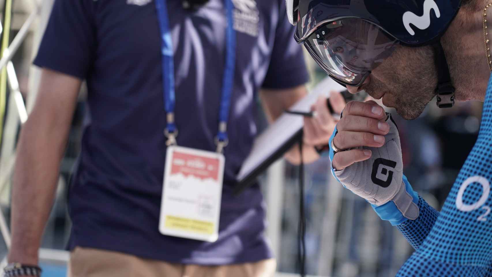 El ciclista Alejandro Valverde se prepara para su salida en la primera etapa de la Itzulia 2021