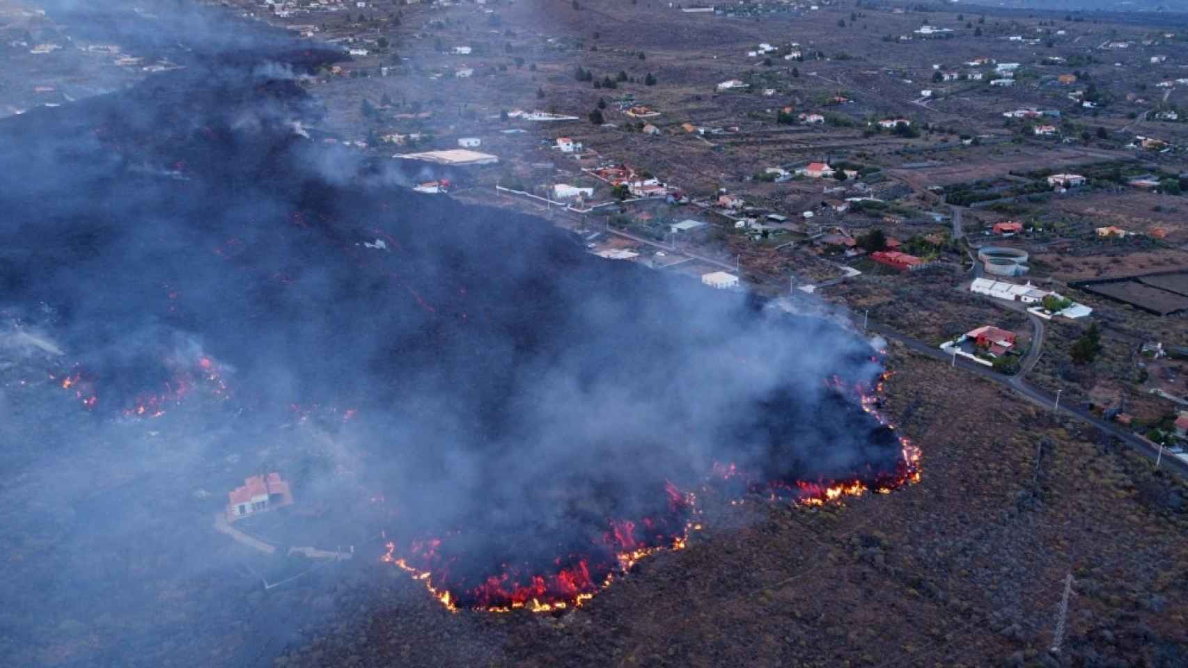 La lava del volcán de Cumbre Vieja avanza por la isla de La Palma.