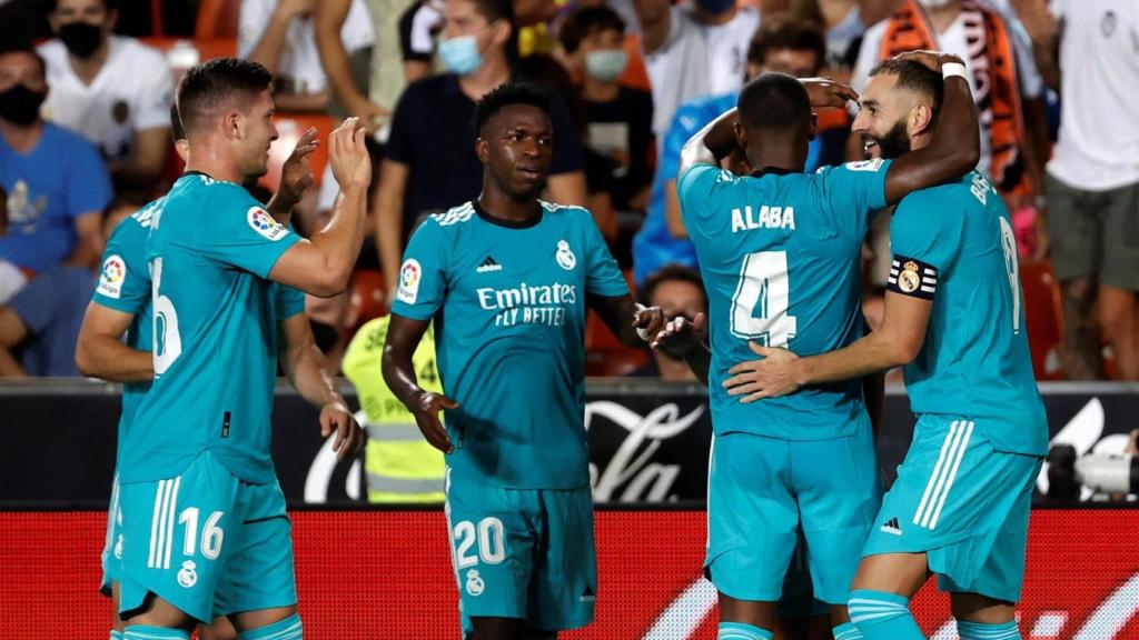 Benzema celebra su gol con el Real Madrid