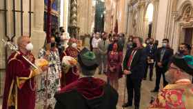 La concejala más joven de Cuenca recibe el pendón de Alfonso VIII en la Catedral